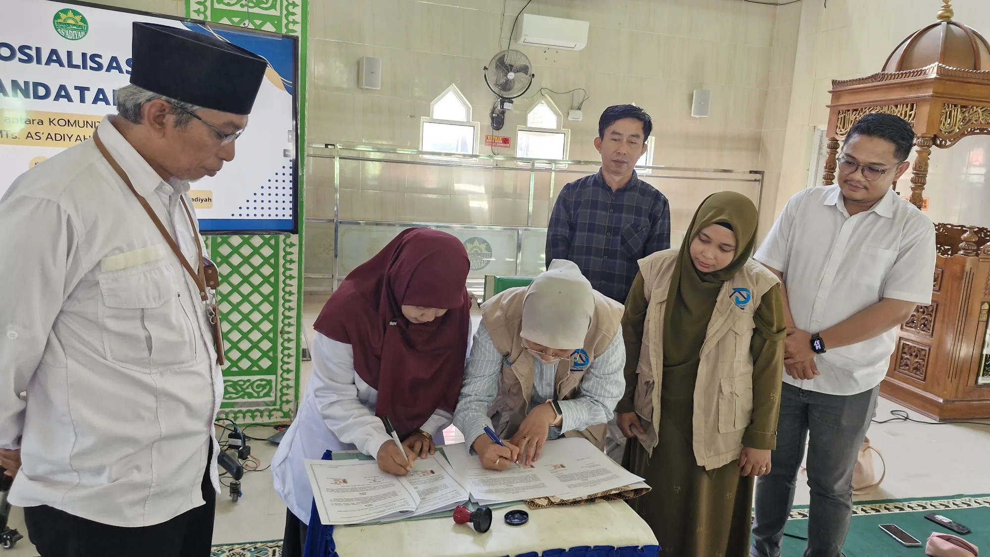 Komunitas Danau Biru dan MTs As’adiyah Putri Pusat Sengkang Bangun Kolaborasi Menuju Madrasah Adiwiyata